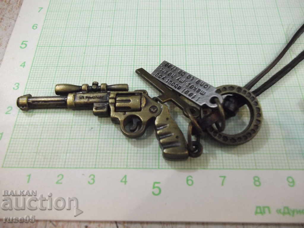 Pendants set with leather strap - 6