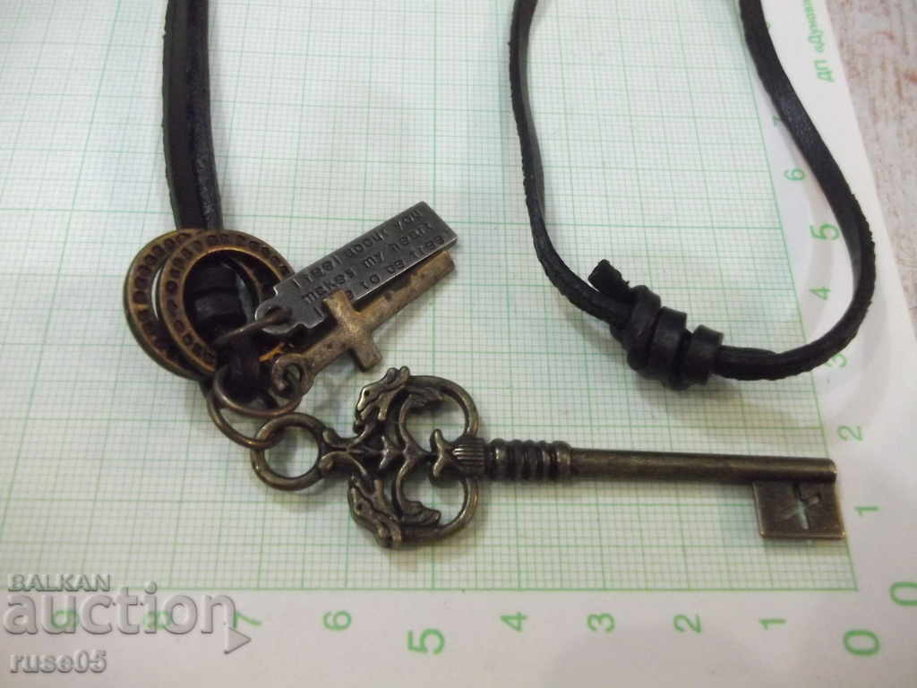 Auction  Pendants set with leather strap - 1