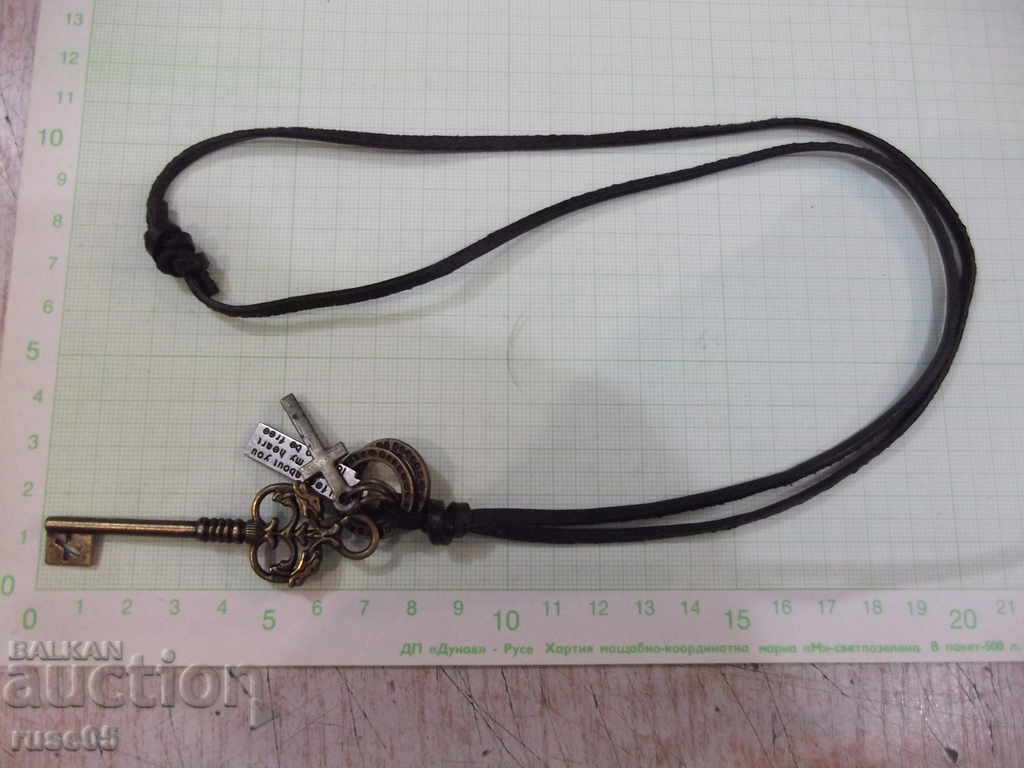 Delivery of Pendants set with leather strap - 1