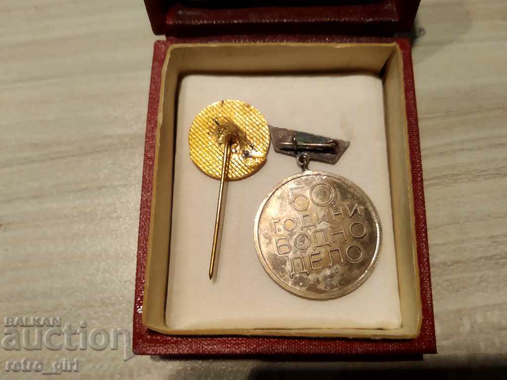 I am selling old badges (signs) with a box. with price 9.00 BGN | € 4.60 I am selling old badges (signs) with a box. with price 9.00 BGN | € 4.60