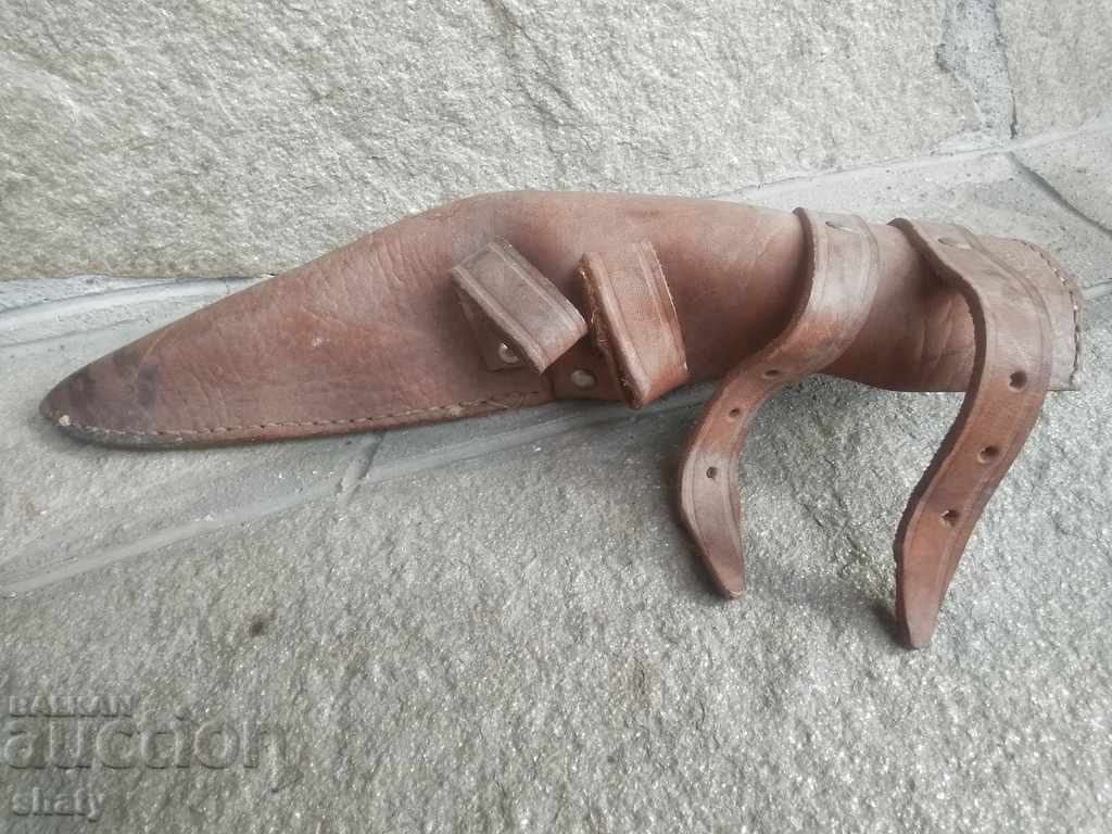 Auction An old leather scabbard for a gouge tool or large knife. Auction An old leather scabbard for a gouge tool or large knife.