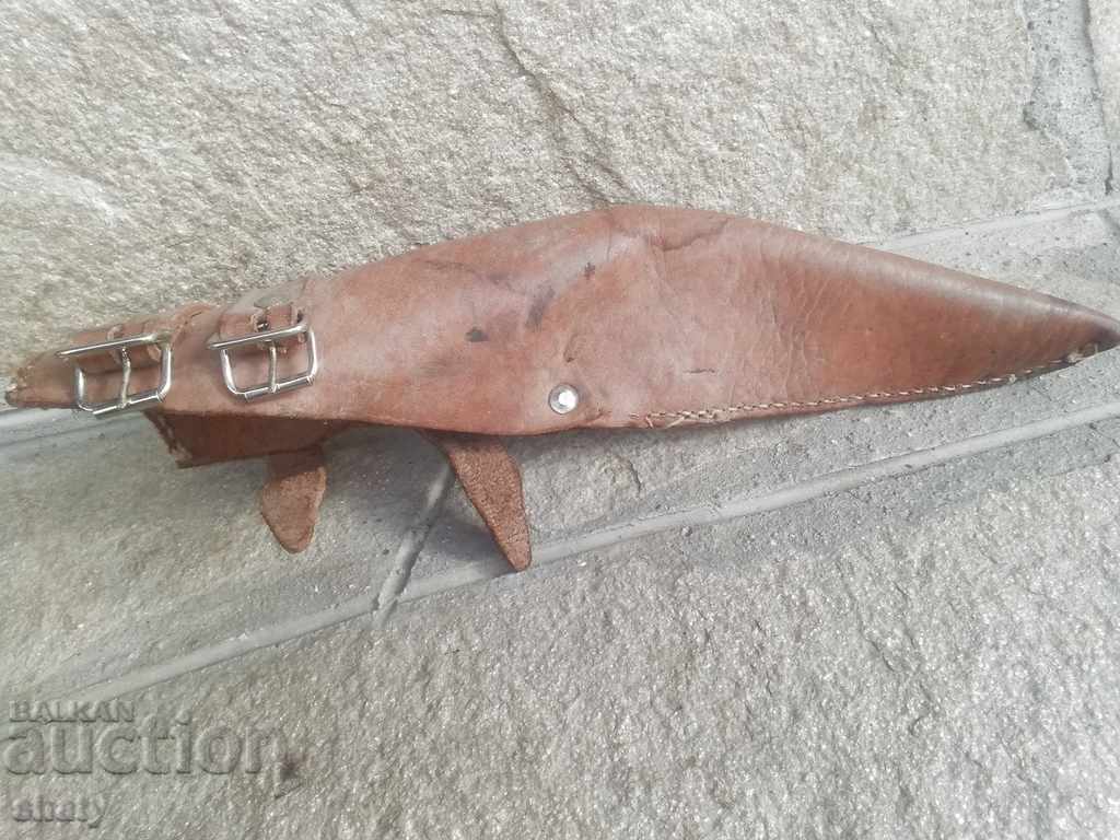 Стара кожена кания за шанцов инструмент или голям нож.