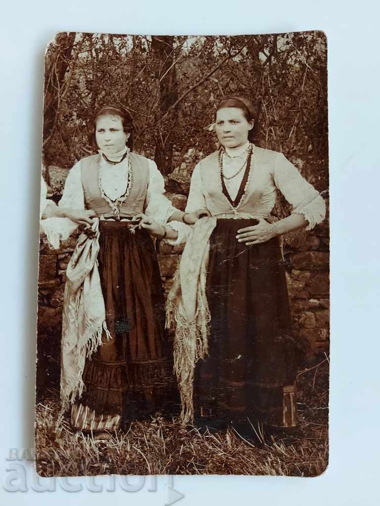 HORO PAFTI PORTĂ VECHI FOTO FOTO PRINCIPALITATEA BULGARIEI cu preț 9.00 BGN | € 4.60 HORO PAFTI PORTĂ VECHI FOTO FOTO PRINCIPALITATEA BULGARIEI cu preț 9.00 BGN | € 4.60