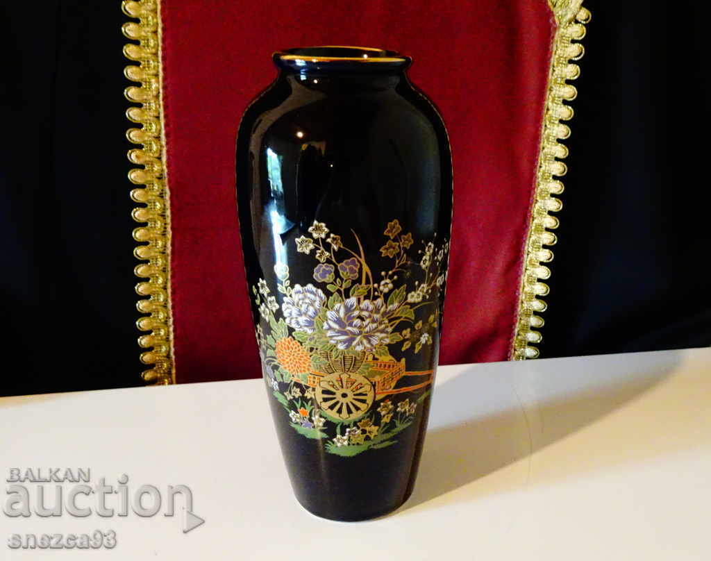 Vase Japanese porcelain, gold, cobalt 22 cm. - 7 Vase Japanese porcelain, gold, cobalt 22 cm. - 7