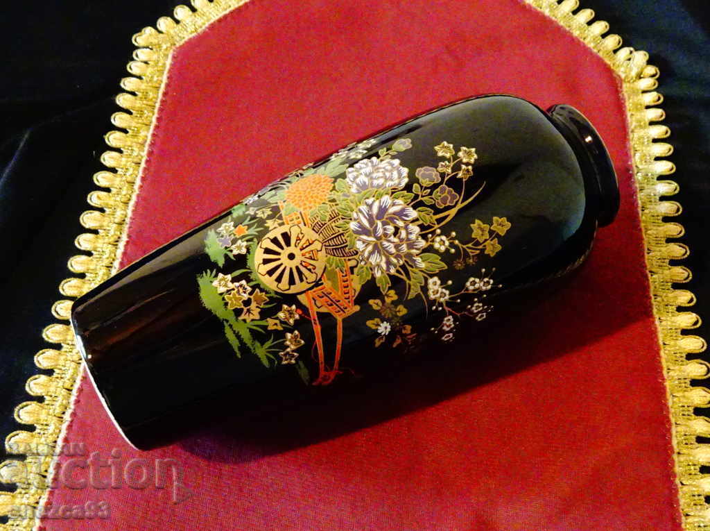 Vase Japanese porcelain, gold, cobalt 22 cm. Vase Japanese porcelain, gold, cobalt 22 cm.