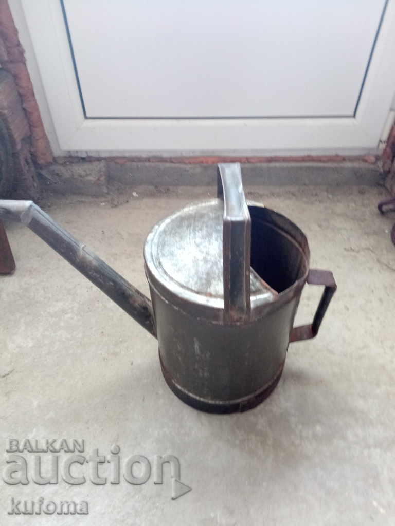 Old garden watering can with price 9.99 BGN | € 5.11 Old garden watering can with price 9.99 BGN | € 5.11