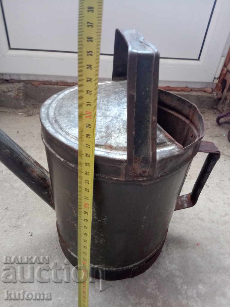Auction Old garden watering can Auction Old garden watering can