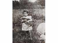 1940 CHICKEN WITH CHILD OLD PHOTO