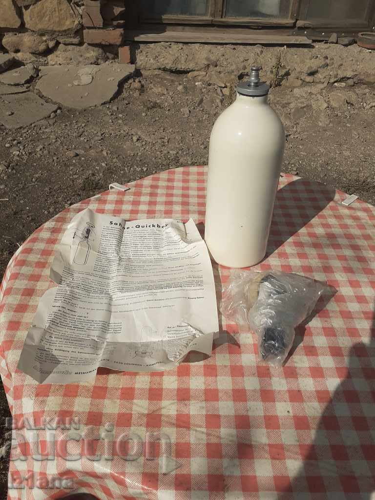 Cream star syringe with price 55.00 BGN | € 28.12