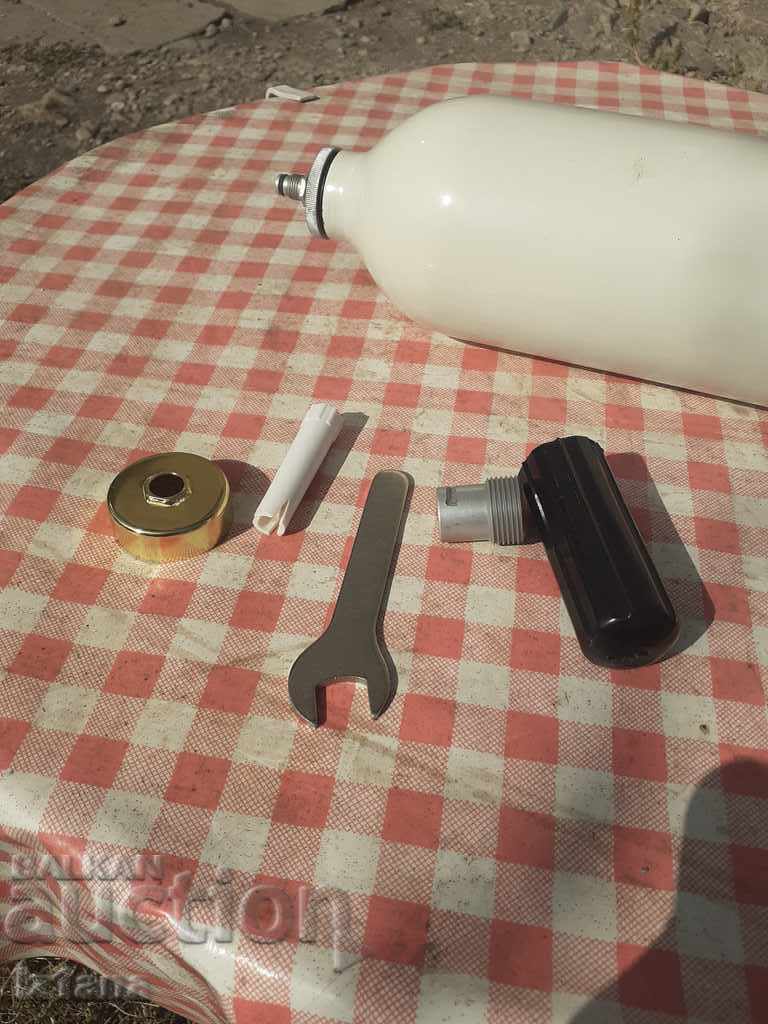 Delivery of Cream star syringe