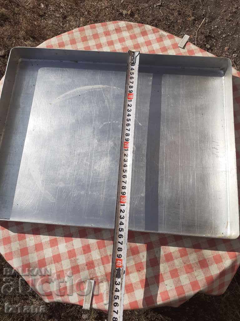 Delivery of Old aluminum tray Delivery of Old aluminum tray