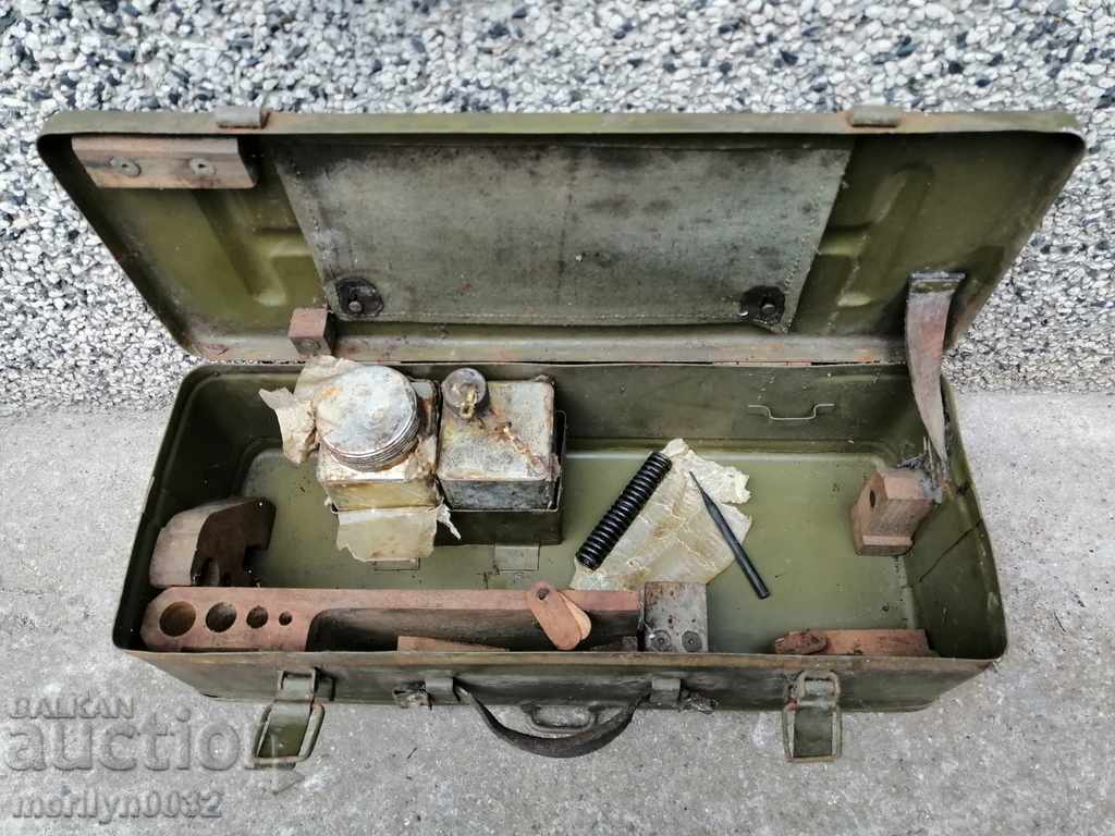 Auction Metal army chest gun ZIP B-10 chest, box Auction Metal army chest gun ZIP B-10 chest, box