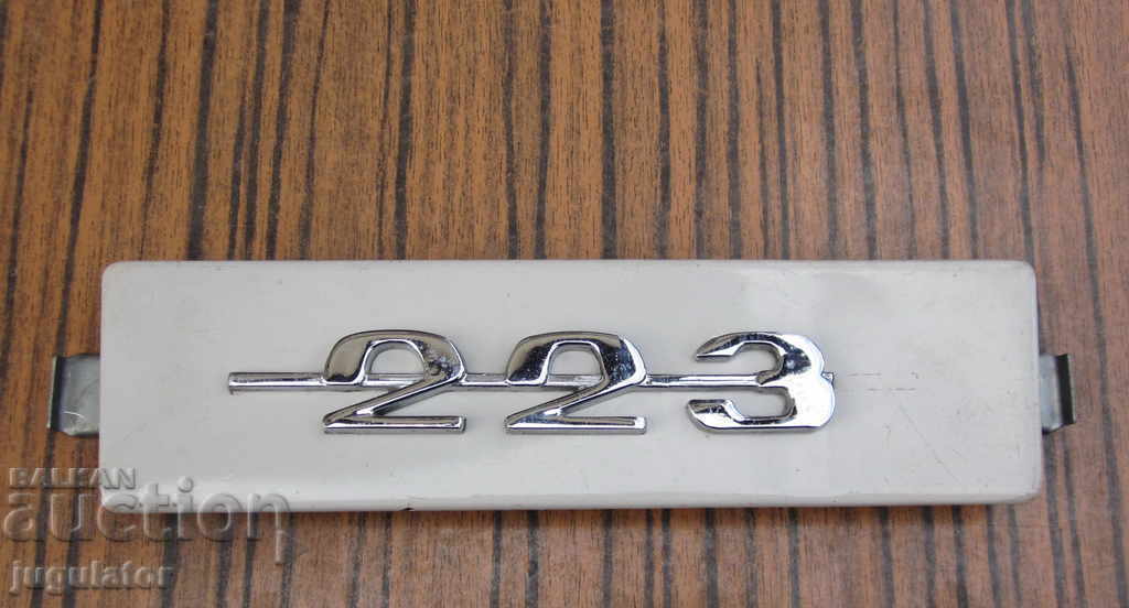 ένα τέλειο παλιό μεταλλικό έμβλημα από ένα αυτοκίνητο Warsaw 223 με τιμή 20.00 BGN | € 10.23