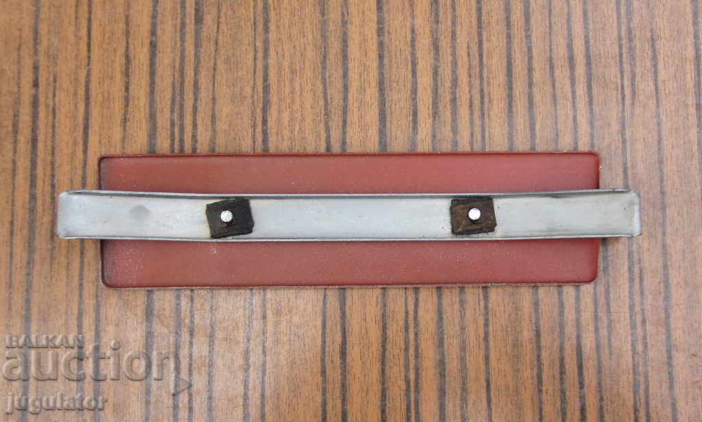 Παράδοση ένα τέλειο παλιό μεταλλικό έμβλημα από ένα αυτοκίνητο Warsaw 223