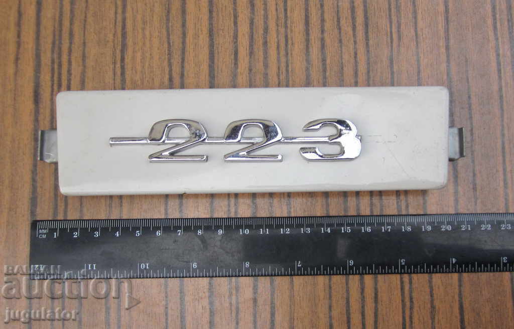 ένα τέλειο παλιό μεταλλικό έμβλημα από ένα αυτοκίνητο Warsaw 223 - 5