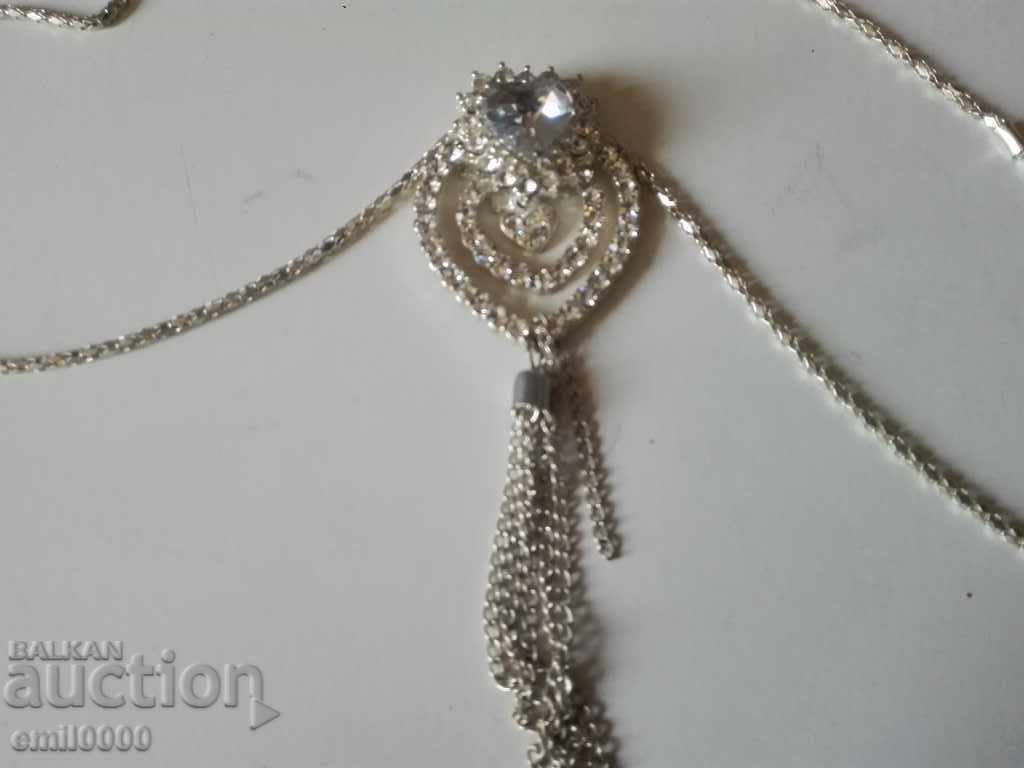 Colier 3. cu preț 6.99 BGN | € 3.57 Colier 3. cu preț 6.99 BGN | € 3.57