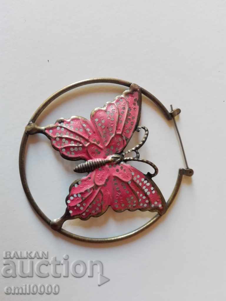 Брошка или обица.