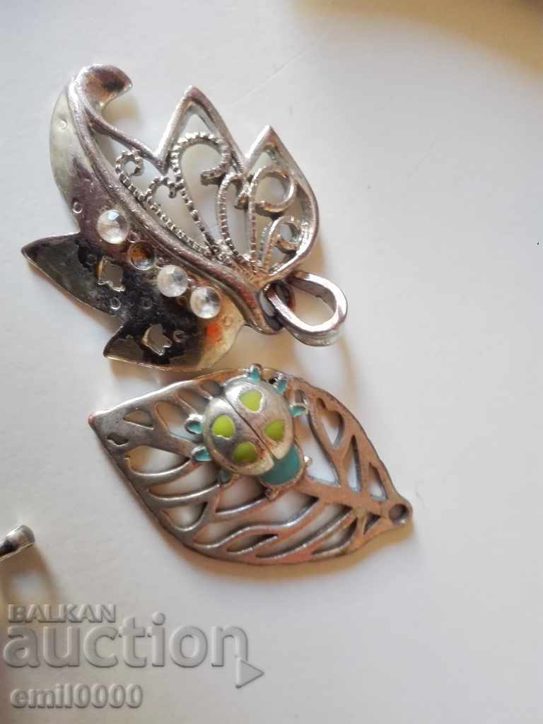 O mulțime de pandantive. cu preț 9.99 BGN | € 5.11 O mulțime de pandantive. cu preț 9.99 BGN | € 5.11