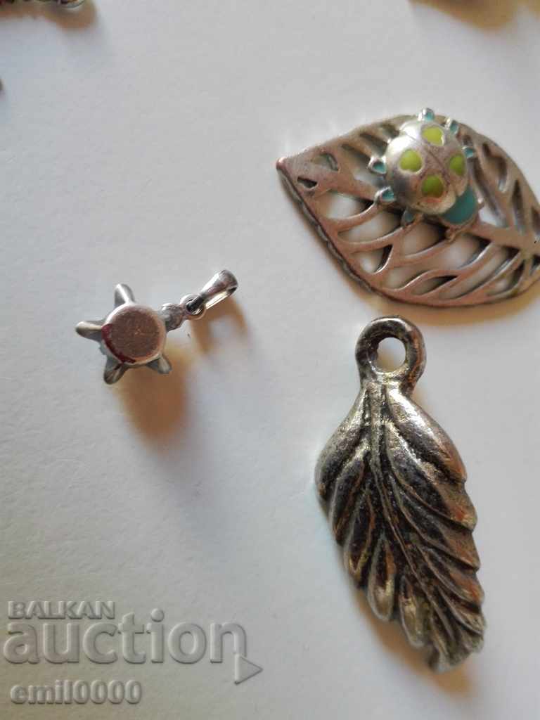 Licitație O mulțime de pandantive. Licitație O mulțime de pandantive.