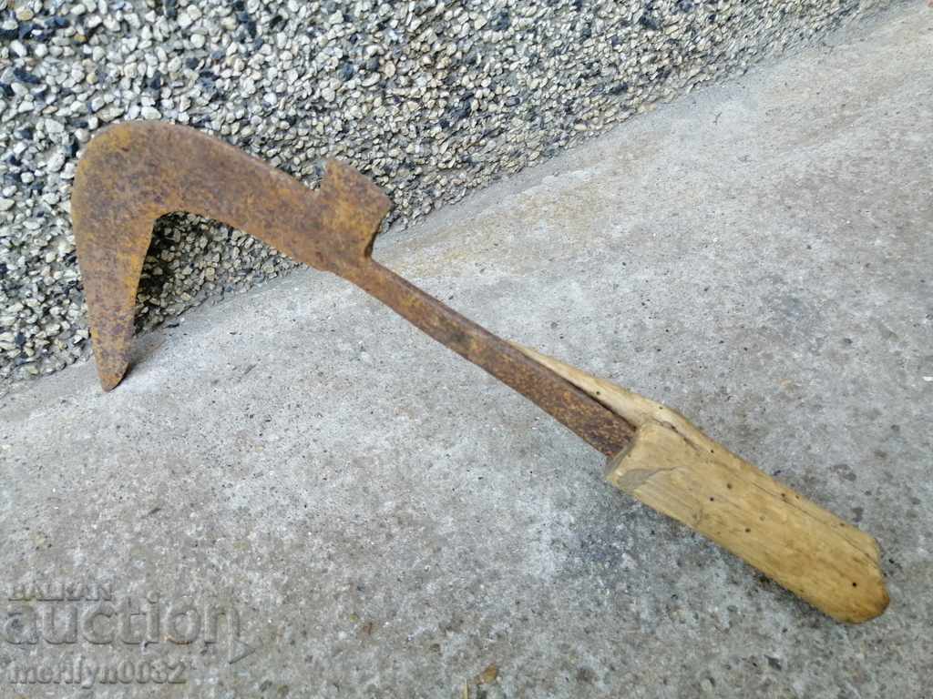 Auction Old hand forged hammer, wrought iron blade Auction Old hand forged hammer, wrought iron blade
