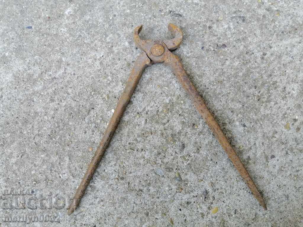 Livrarea Cleste de fierar antic unealta din fier forjat tamplarie Livrarea Cleste de fierar antic unealta din fier forjat tamplarie