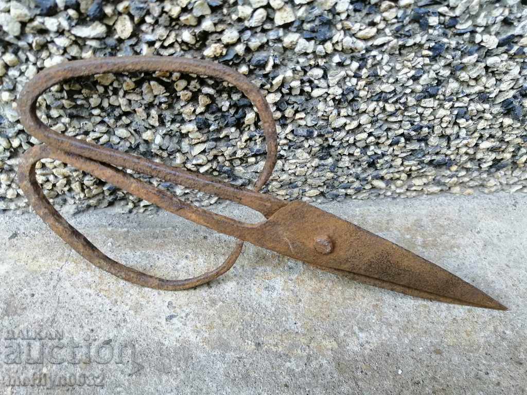 Auction Vintage wrought iron scissors Auction Vintage wrought iron scissors
