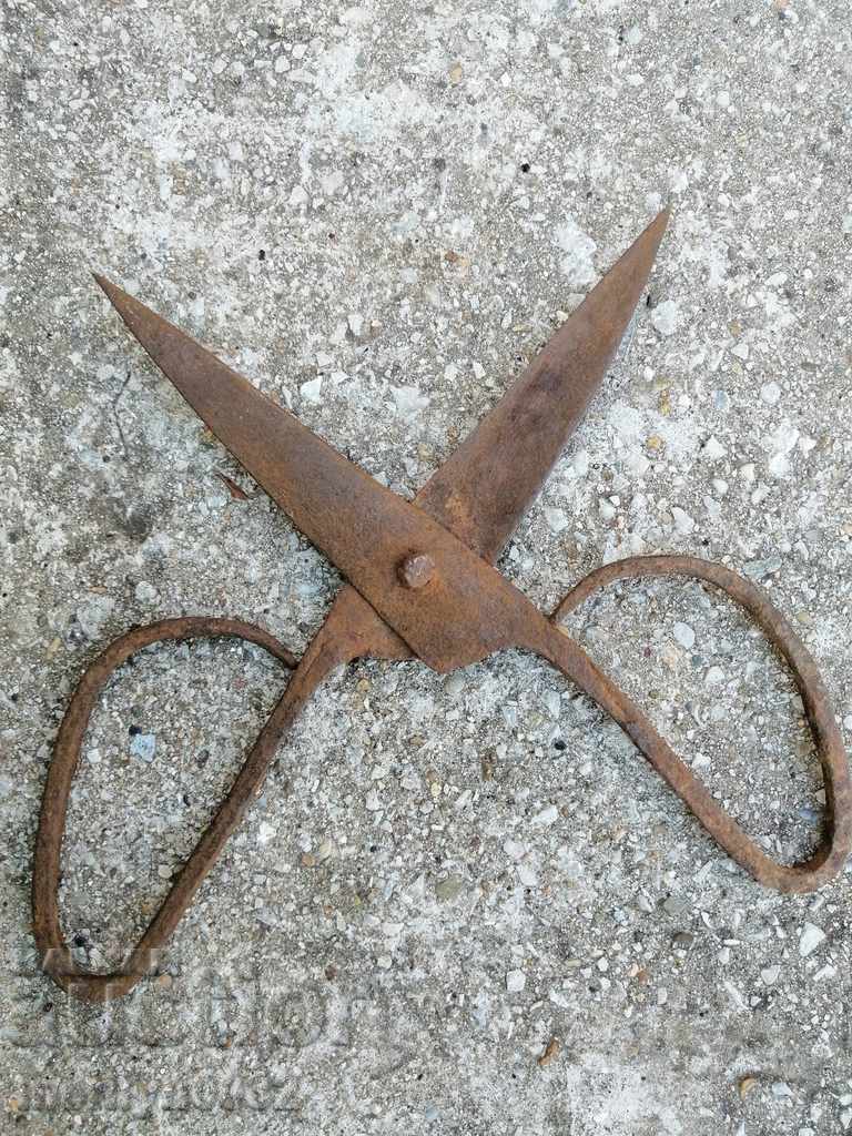 Delivery of Vintage wrought iron scissors Delivery of Vintage wrought iron scissors