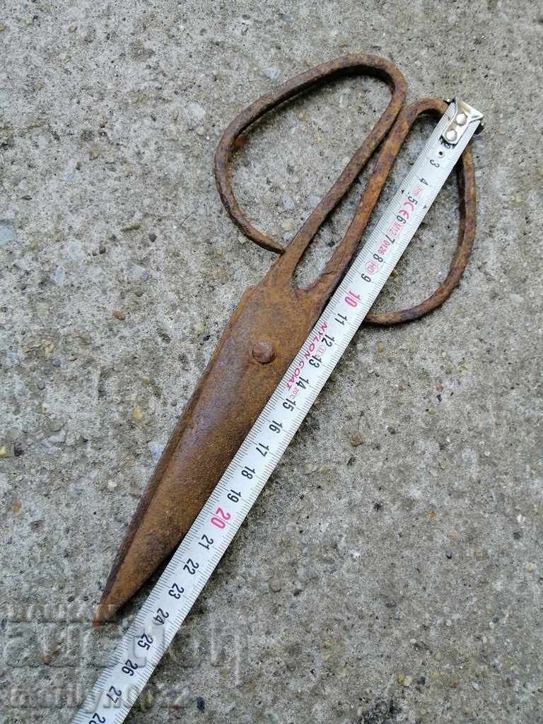 Vintage wrought iron scissors - 5 Vintage wrought iron scissors - 5