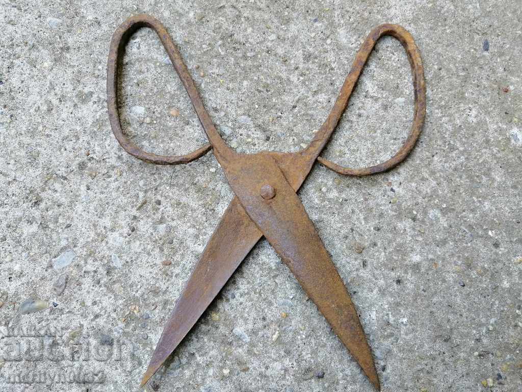 Vintage wrought iron scissors - 6 Vintage wrought iron scissors - 6