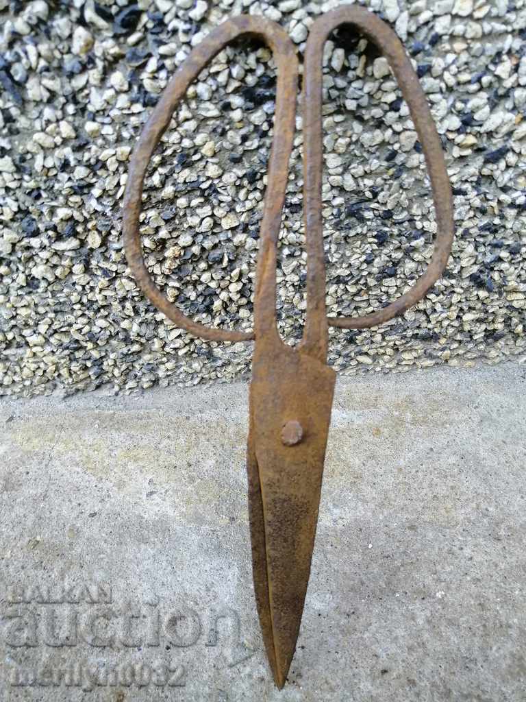 Vintage wrought iron scissors - 7 Vintage wrought iron scissors - 7