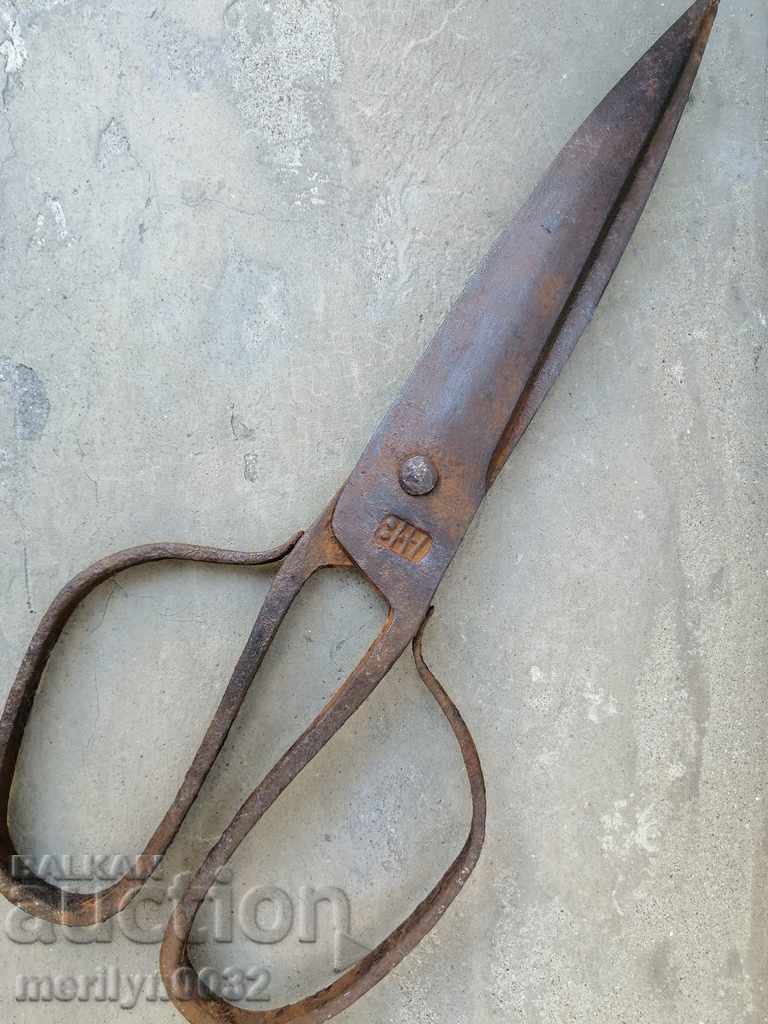 Vintage wrought iron scissors with price 47.00 BGN | € 24.03 Vintage wrought iron scissors with price 47.00 BGN | € 24.03