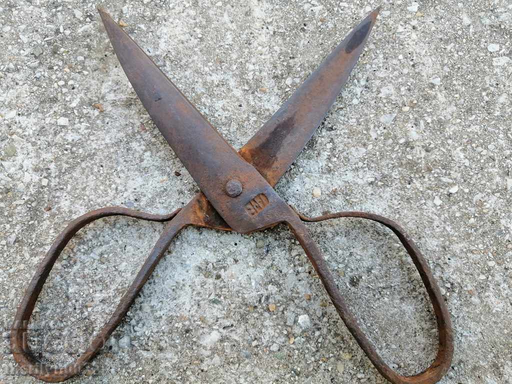 Vintage wrought iron scissors - 7 Vintage wrought iron scissors - 7