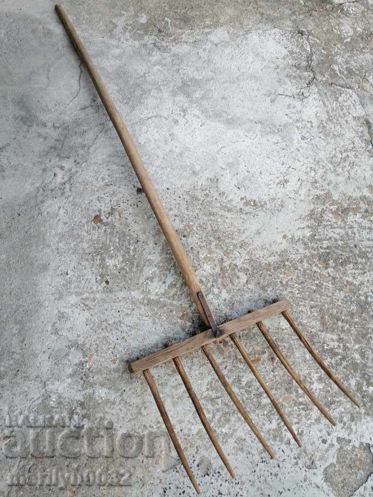 Стара вила, инструмент дървения