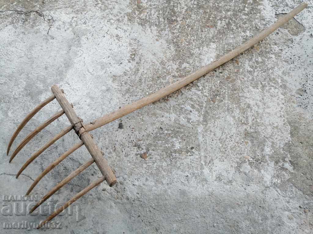 Auction Old villa, wooden tool Auction Old villa, wooden tool