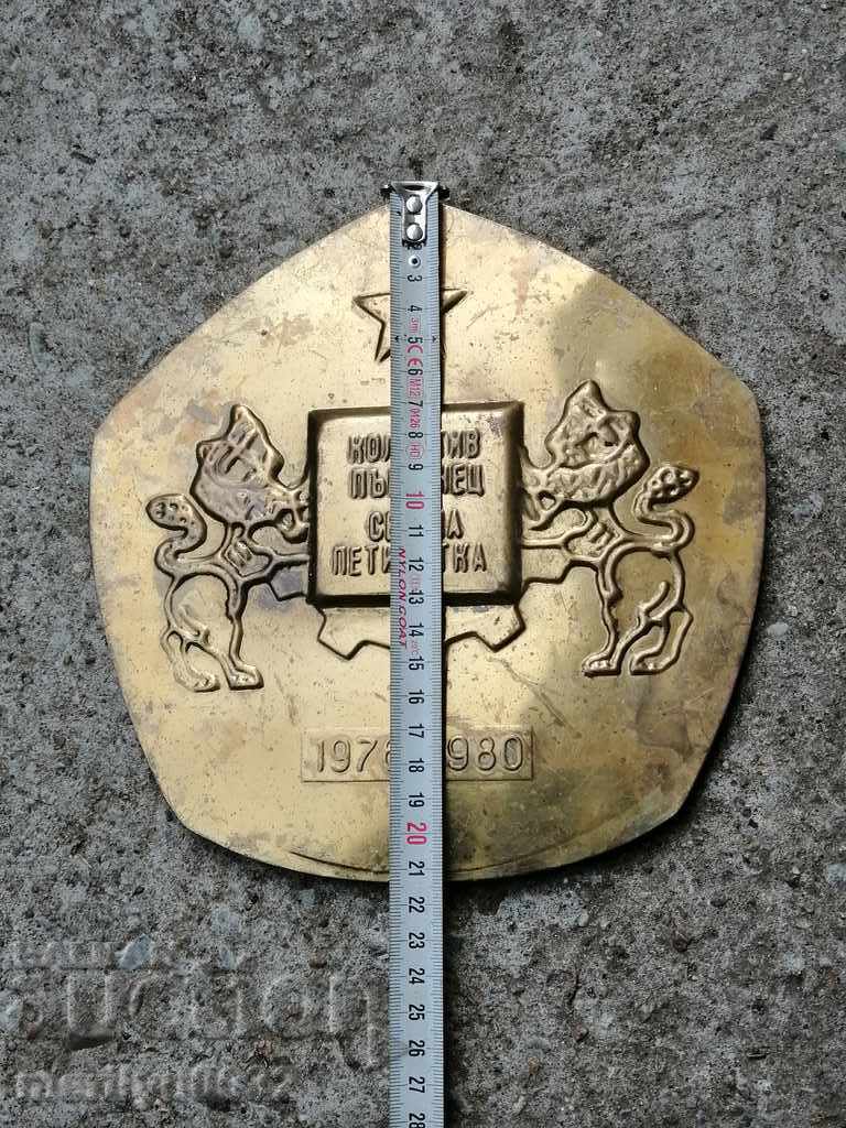 Delivery of Award-winning metal panel Parvrnets Collective bas-relief, bust Delivery of Award-winning metal panel Parvrnets Collective bas-relief, bust