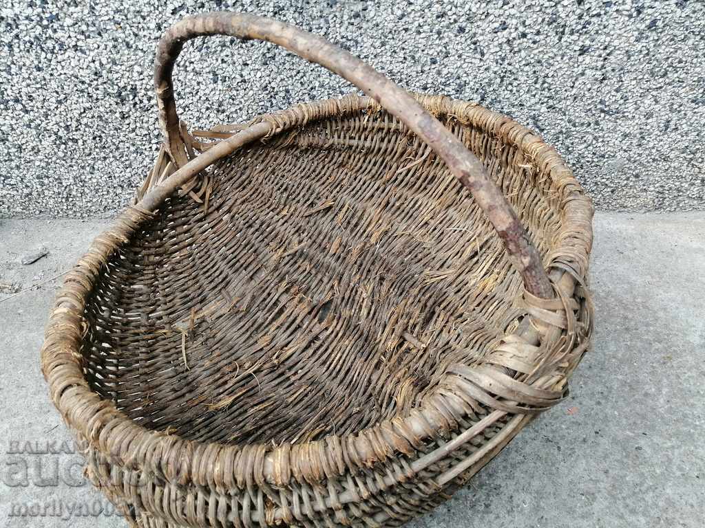 Old wicker basket, wooden, basket, paneer with price 47.00 BGN | € 24.03 Old wicker basket, wooden, basket, paneer with price 47.00 BGN | € 24.03