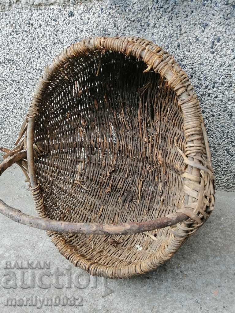 Delivery of Old wicker basket, wooden, basket, paneer Delivery of Old wicker basket, wooden, basket, paneer