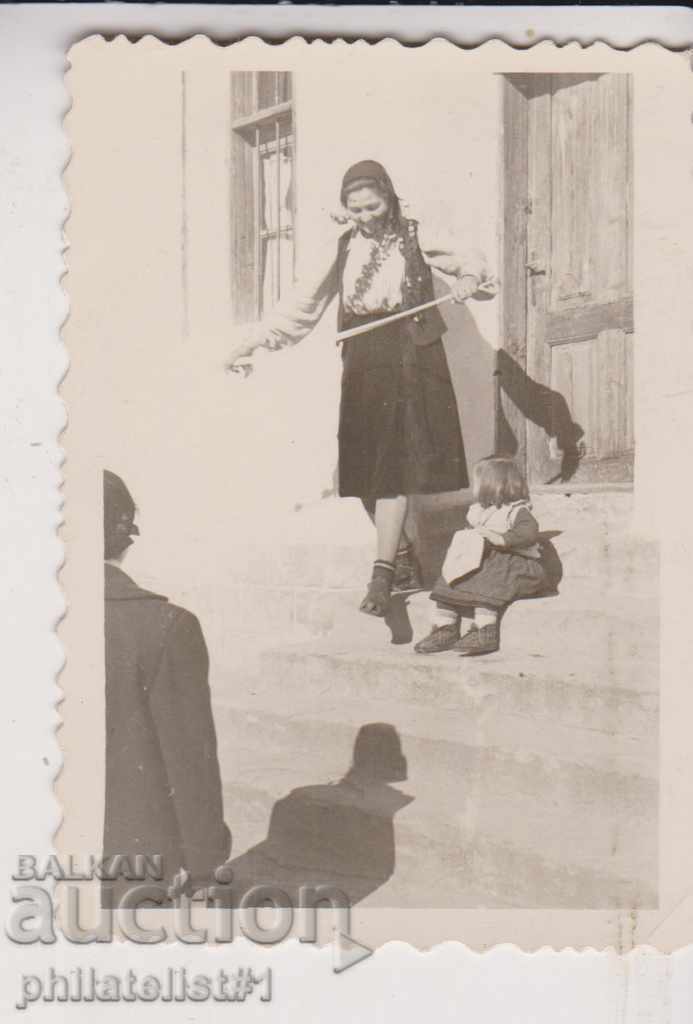 OLD PHOTO around 1941 WEARS solution 6: 9 cm.