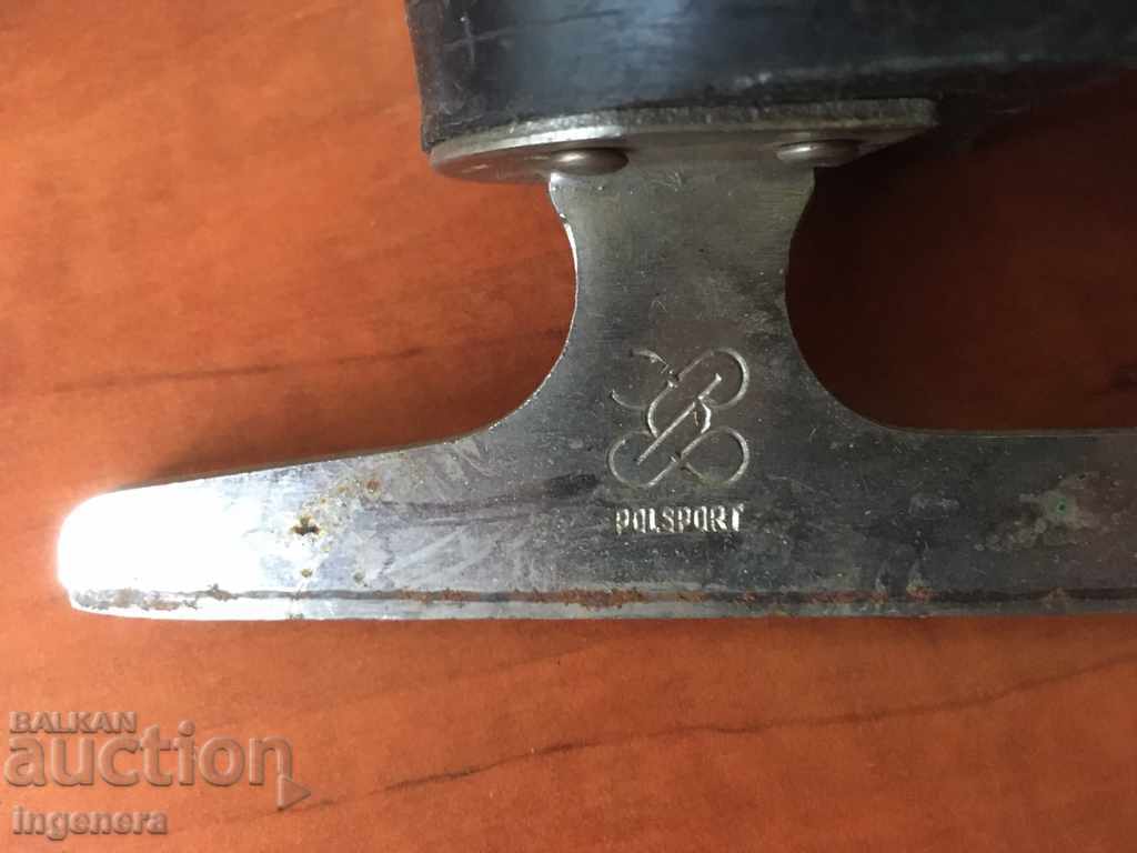 Delivery of WOMEN'S ICE SKATES Delivery of WOMEN'S ICE SKATES