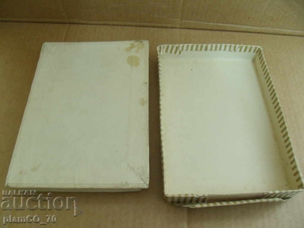 Auction № * 4614 old cardboard box - size 19/13 / 2.5 cm Auction № * 4614 old cardboard box - size 19/13 / 2.5 cm