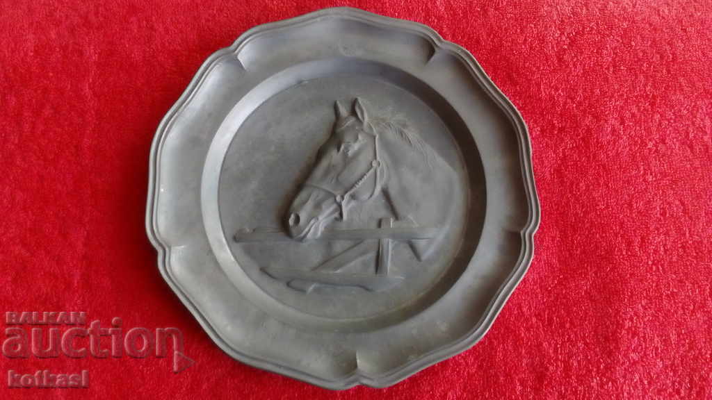 Стара метална чиния за стена Кон Германия маркирана