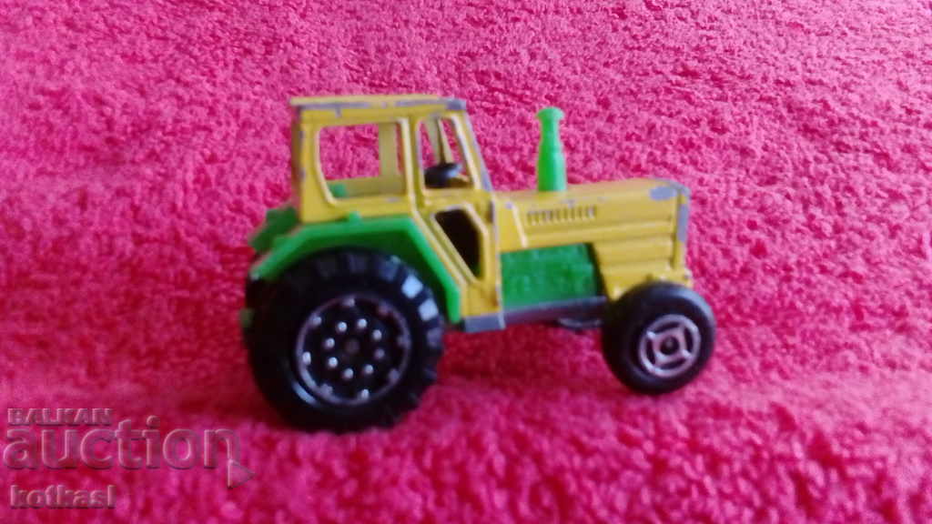 Delivery of Old small metal Tractor 1/65 France Majorette