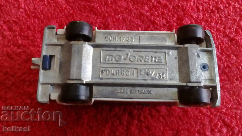 Small solid metal car 1/65 France Majorette - 7 Small solid metal car 1/65 France Majorette - 7
