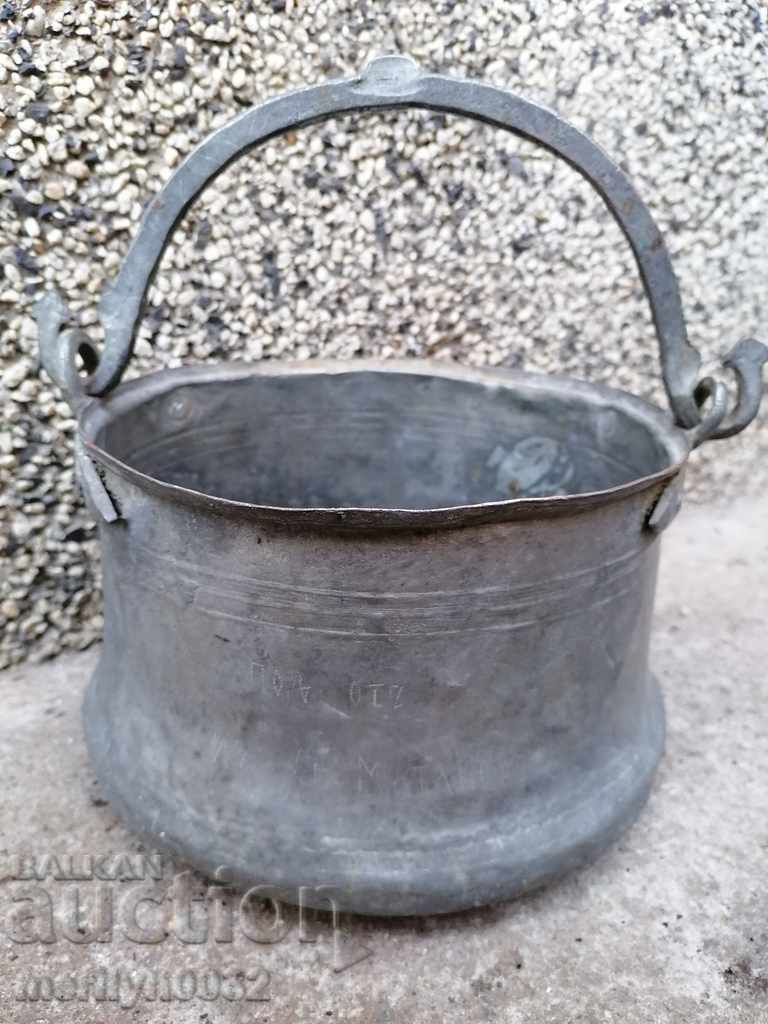 Old copper minion, copper, cauldron with price 77.00 BGN | € 39.37 Old copper minion, copper, cauldron with price 77.00 BGN | € 39.37