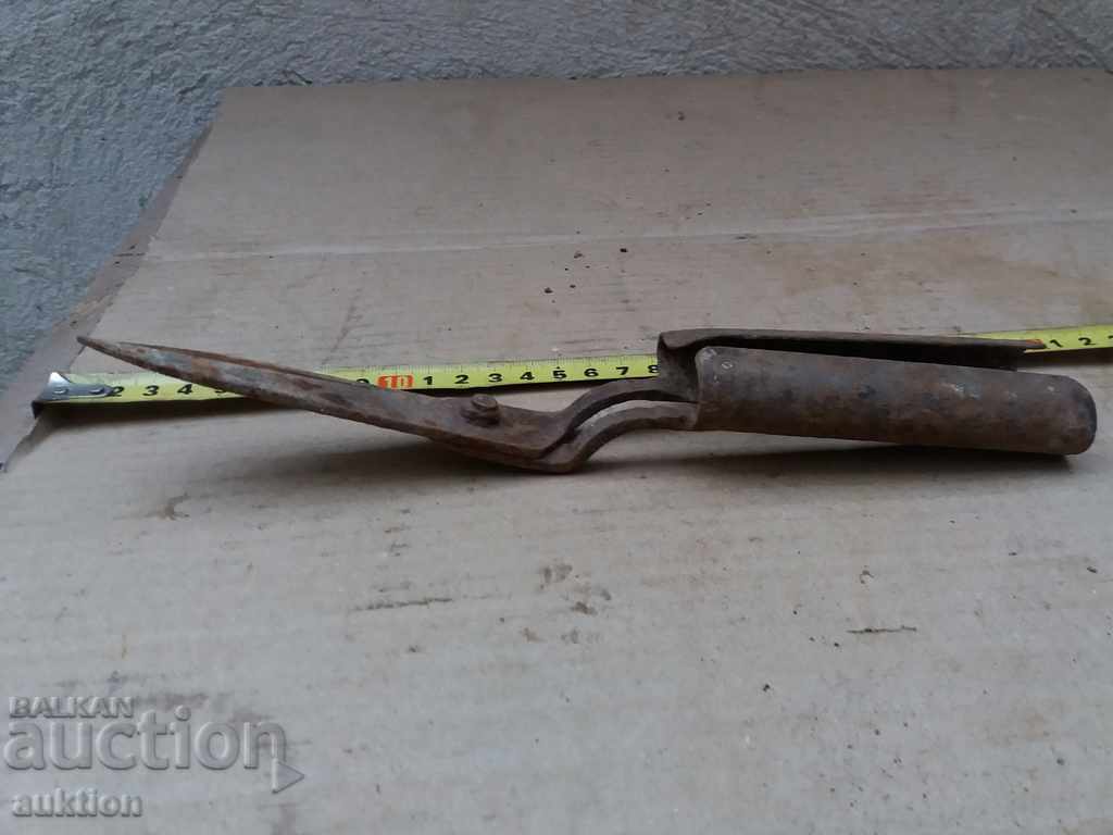 OLD HAND FORGED REVIVAL SCISSORS FOR SHRUBS with price 2.49 BGN | € 1.27 OLD HAND FORGED REVIVAL SCISSORS FOR SHRUBS with price 2.49 BGN | € 1.27