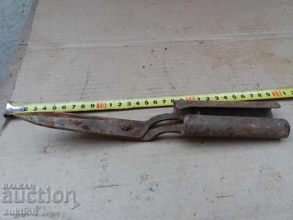 Auction OLD HAND FORGED REVIVAL SCISSORS FOR SHRUBS Auction OLD HAND FORGED REVIVAL SCISSORS FOR SHRUBS