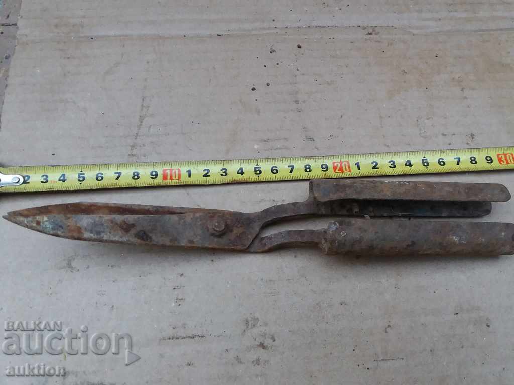 OLD HAND FORGED REVIVAL SCISSORS FOR SHRUBS - 5 OLD HAND FORGED REVIVAL SCISSORS FOR SHRUBS - 5