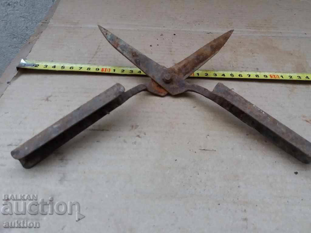 OLD HAND FORGED REVIVAL SCISSORS FOR SHRUBS - 6 OLD HAND FORGED REVIVAL SCISSORS FOR SHRUBS - 6