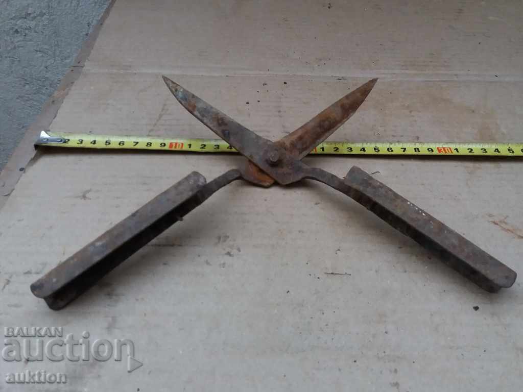 OLD HAND FORGED REVIVAL SCISSORS FOR SHRUBS - 7 OLD HAND FORGED REVIVAL SCISSORS FOR SHRUBS - 7