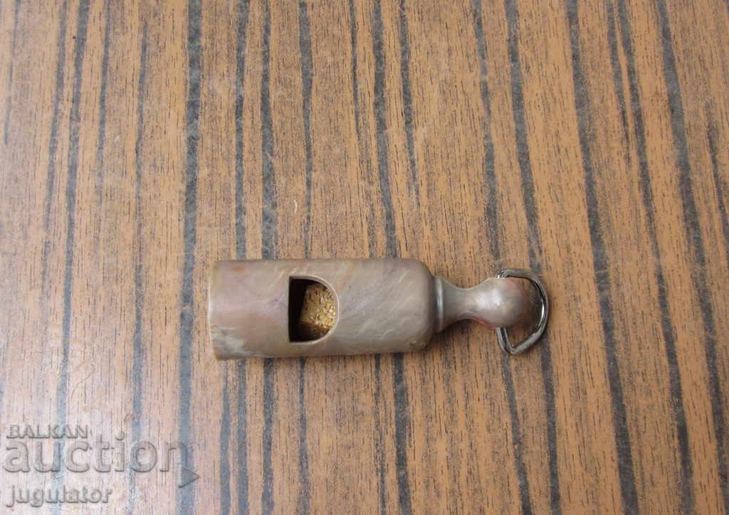 fluier vechi de bachelită cu model bachelit